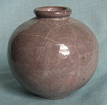 Grootenbur vase, gray glaze