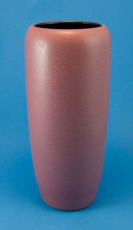 Gramann Töpferei Römhild Vase with Dark Rose Glaze